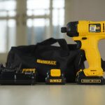 4644 may van vit dong luc pin dewalt dcf805c2 3