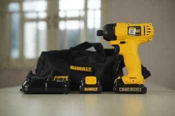 4644 may van vit dong luc pin dewalt dcf805c2 3