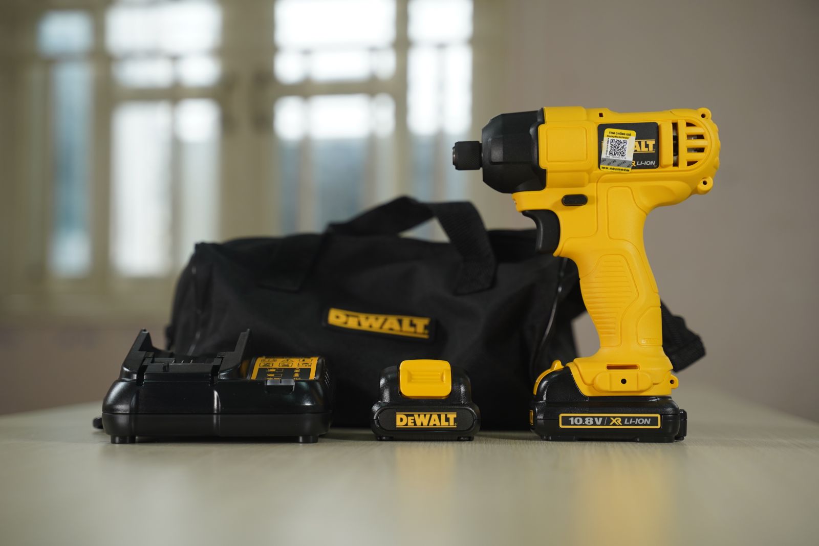 4644 may van vit dong luc pin dewalt dcf805c2 3