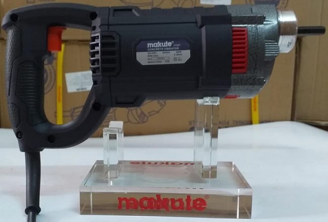 Máy đầm dùi Makute CV001, CS 960w, dây đầm 1,5m Máy đầm dùi Makute CV001, CS 960w, dây đầm 1,5m