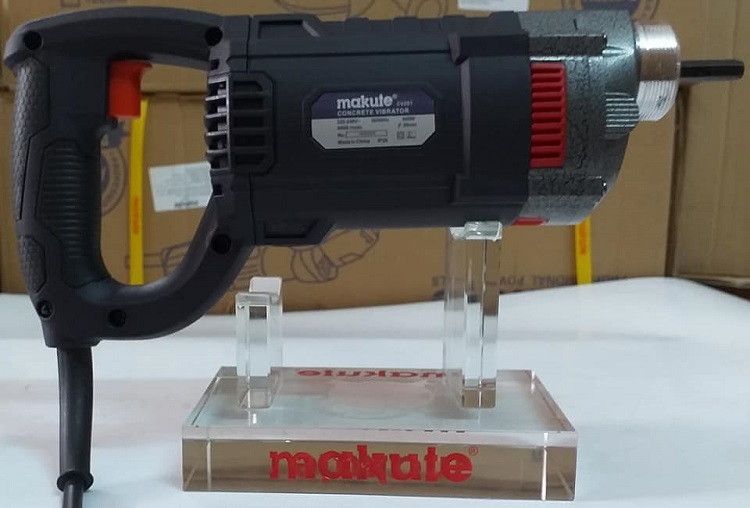 Máy đầm dùi Makute CV001, CS 960w, dây đầm 1,5m Máy đầm dùi Makute CV001, CS 960w, dây đầm 1,5m